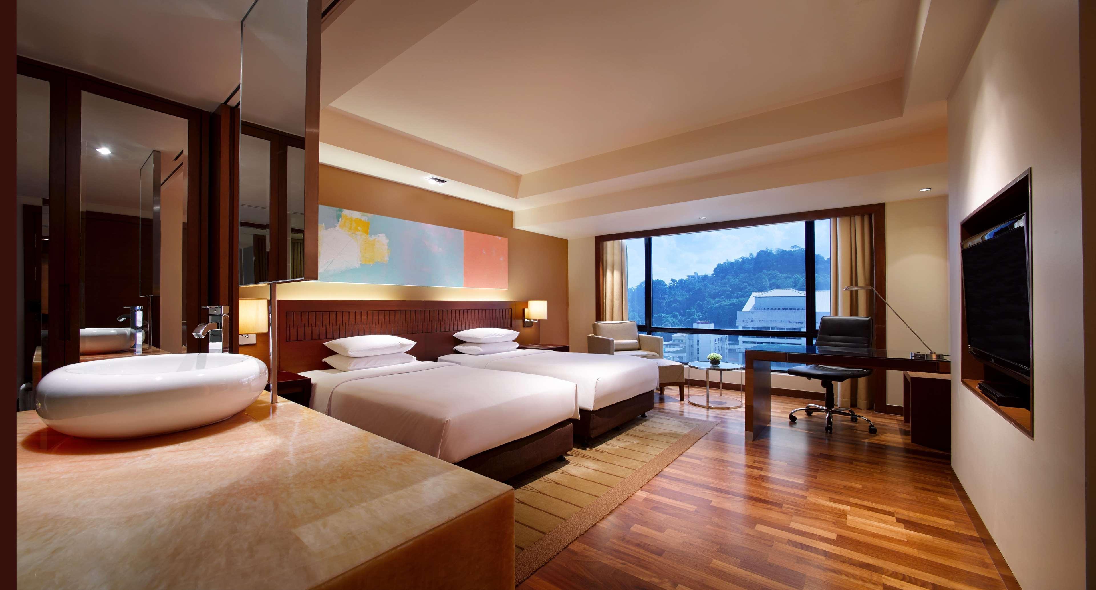 Hyatt Regency Kinabalu Hotel Kota Kinabalu Exterior photo Deluxe Room