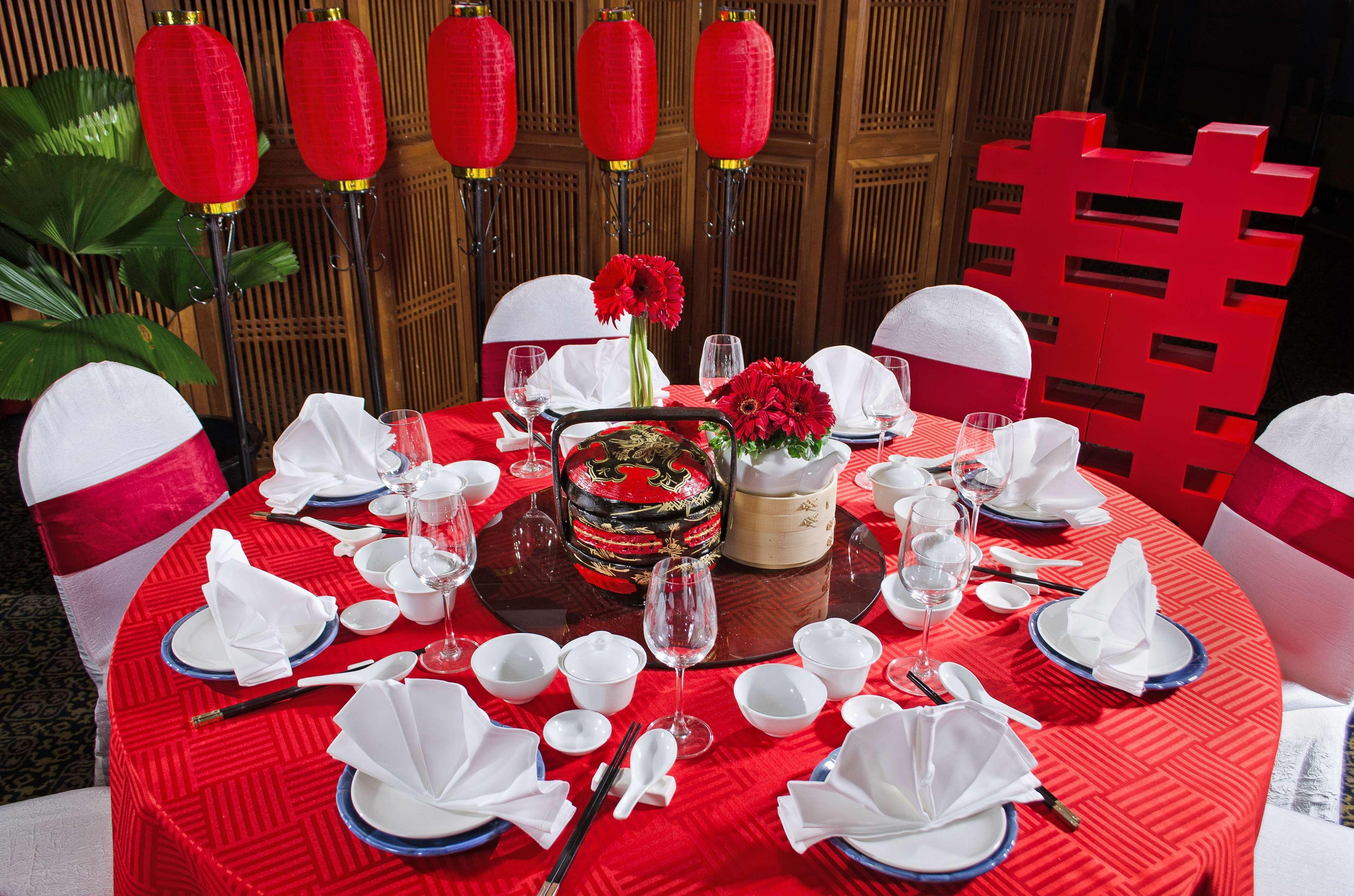 Hyatt Regency Kinabalu Hotel Kota Kinabalu Exterior photo A table set for a Chinese wedding banquet