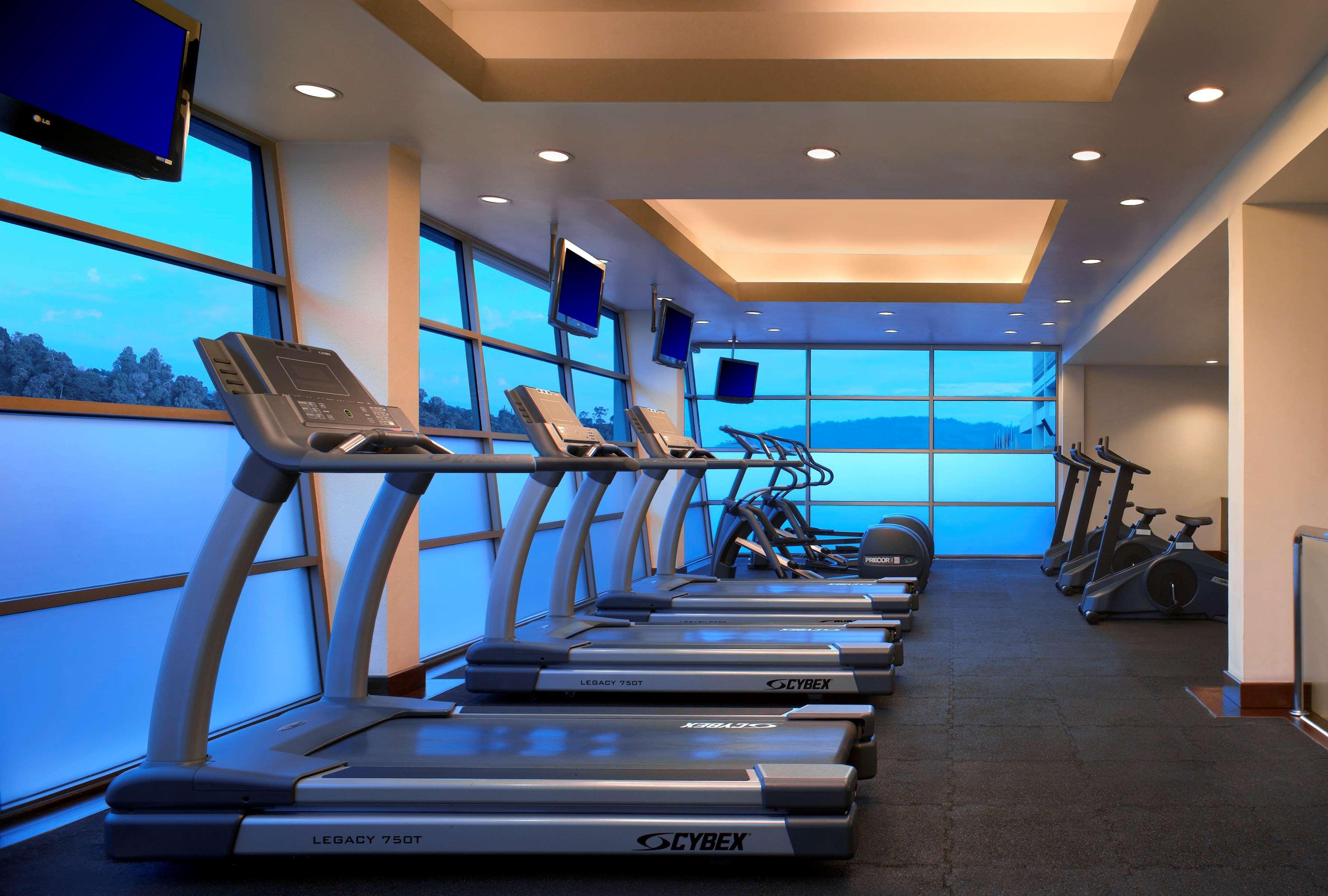 Hyatt Regency Kinabalu Hotel Kota Kinabalu Exterior photo The gym at the Westin